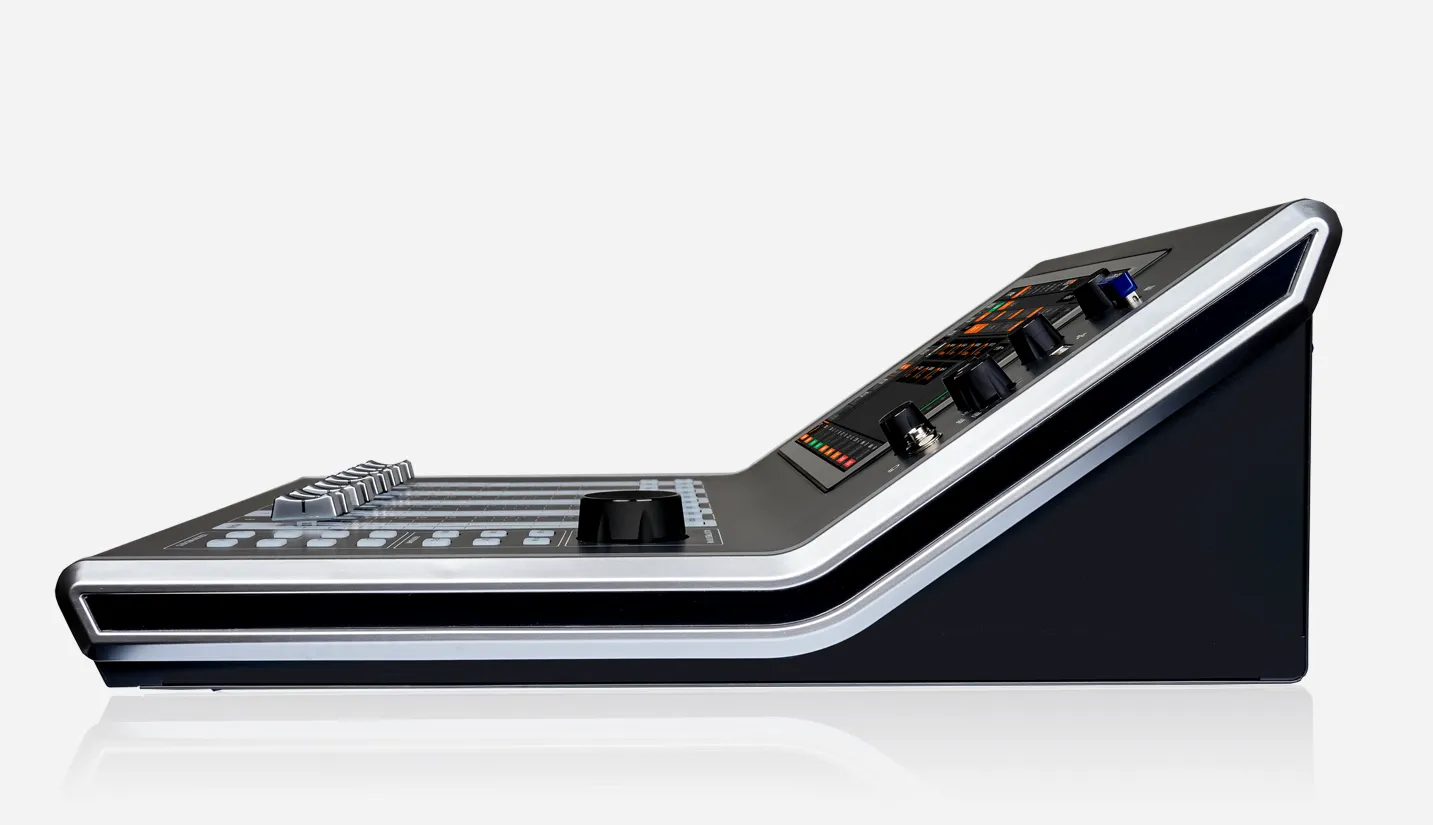 20-Channel Professional Digital Mixing Console - 翻译中...