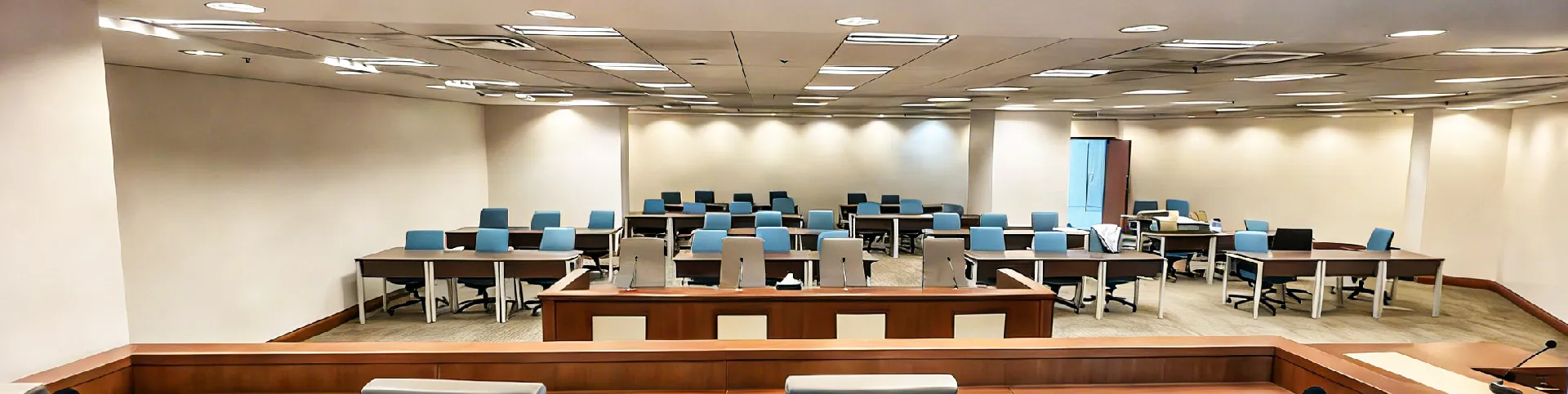 2.4G Wireless Conference System for Kuwait Institute for Judicial & Legal Studies - 翻译中...